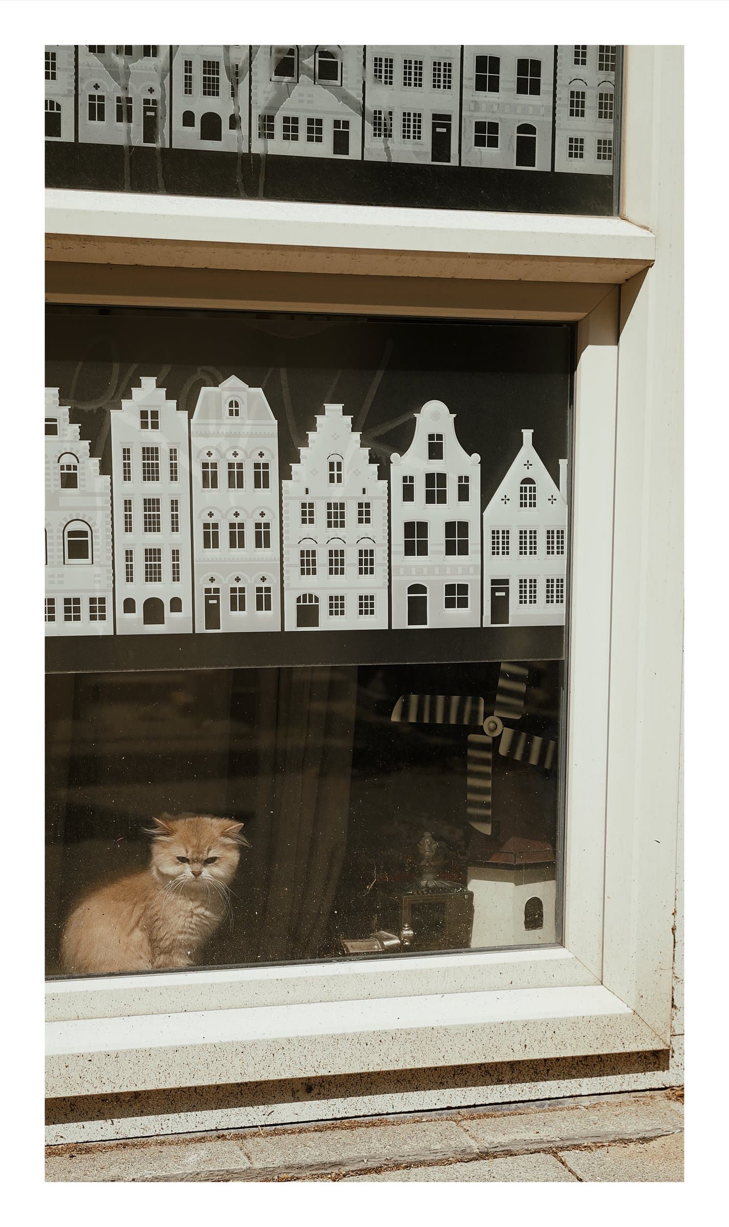 Digital photograph from the streets and architecture of Rotterdam, shot on a Sigma BF.