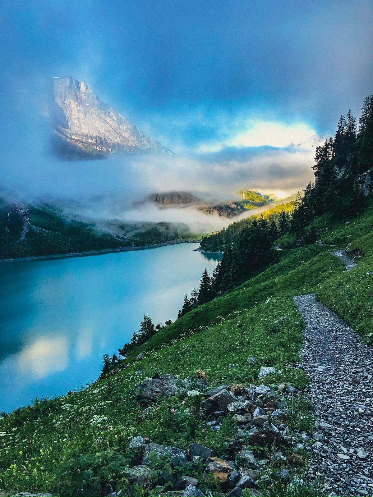 Heading up from the far side of the lake, then hiking down towards oschonesee the next morning. Such a beautifl color.