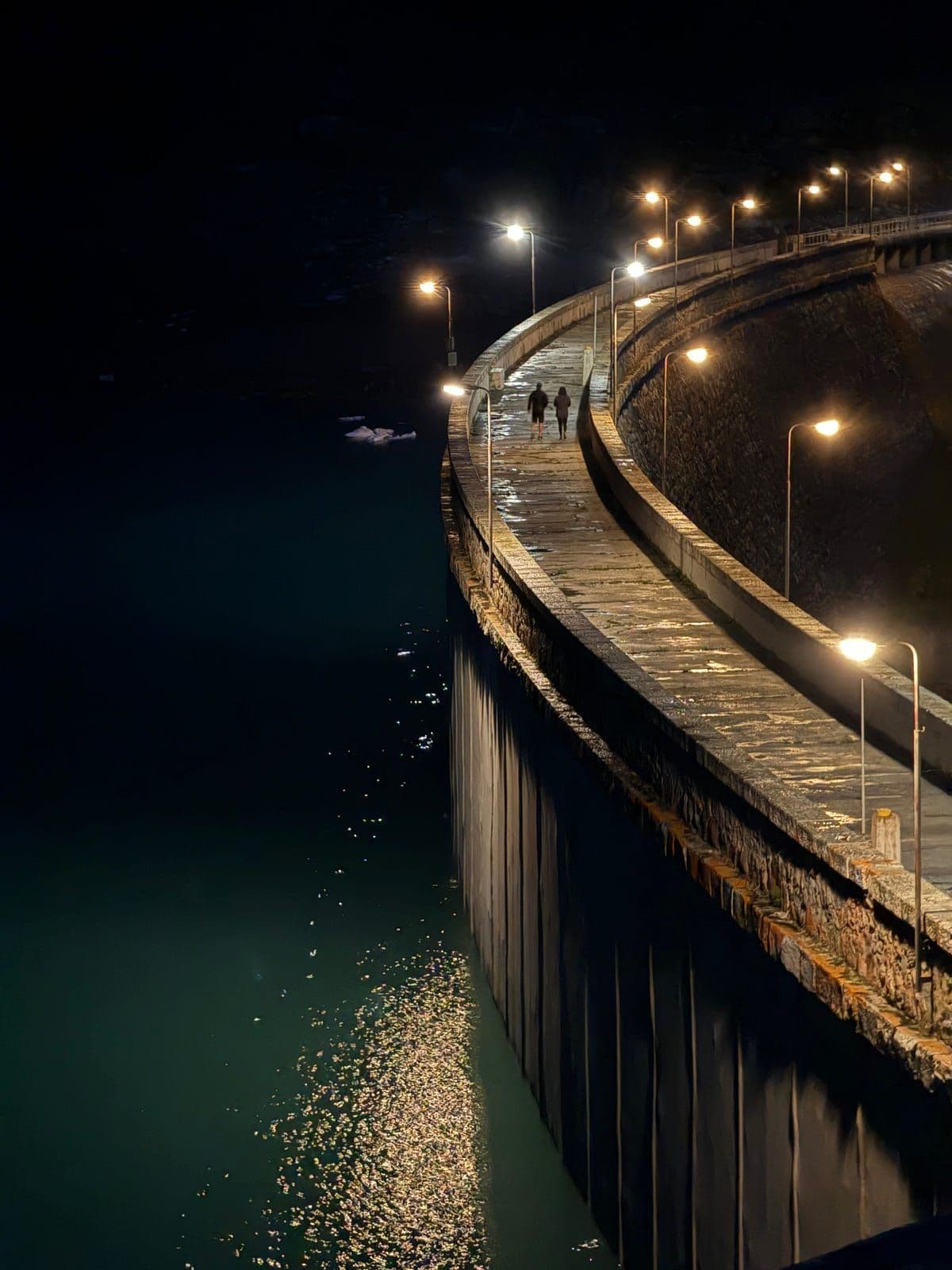 Night shots of the Dam