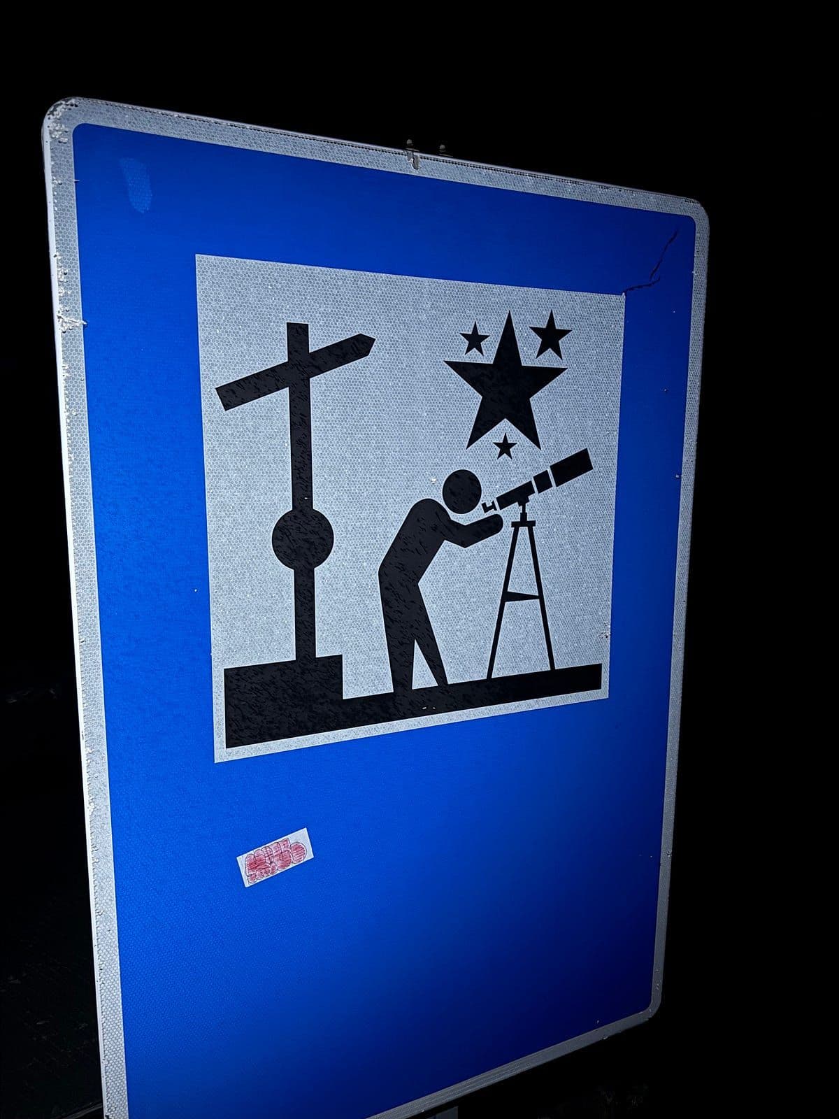 You’ll find many star-viewing points across the island. You can drive up to most of them, and there will be a car park.